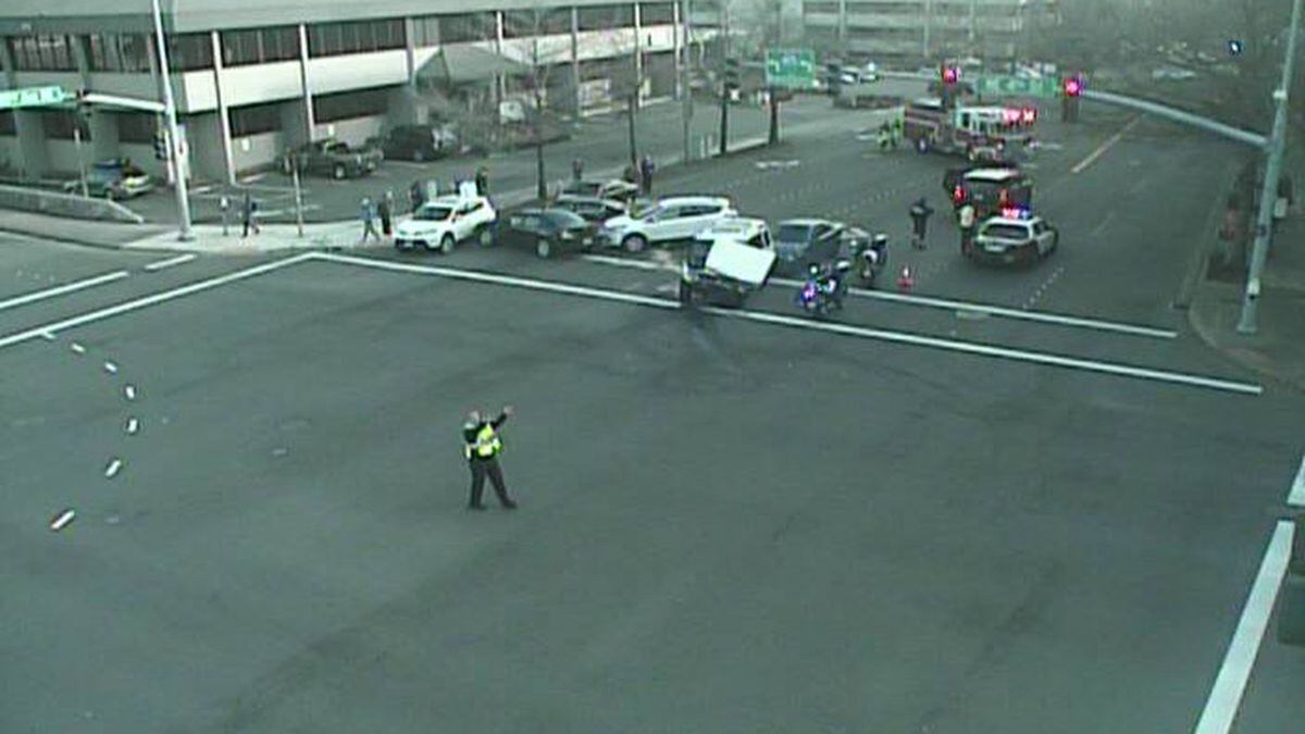 Police investigate 6-vehicle crash in Bellevue