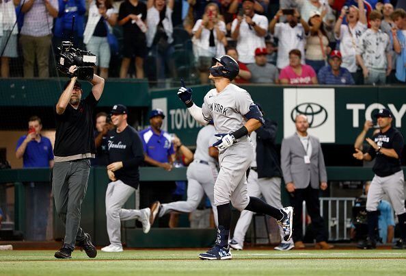 New York Yankees star Aaron Judge hits 61st home run of season, tying Roger  Maris' mark - ESPN