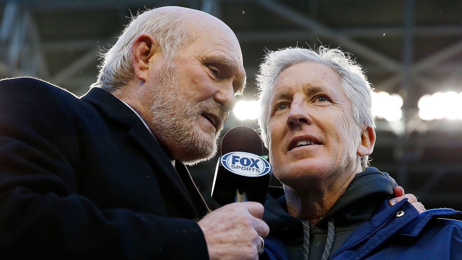 Fox Sports commentator Terry Bradshaw prepares for the halftime report from  the sidelines at Heinz Field in Pittsburgh, Pennsylvania on August 18,  2011. UPI/Archie Carpenter Stock Photo - Alamy