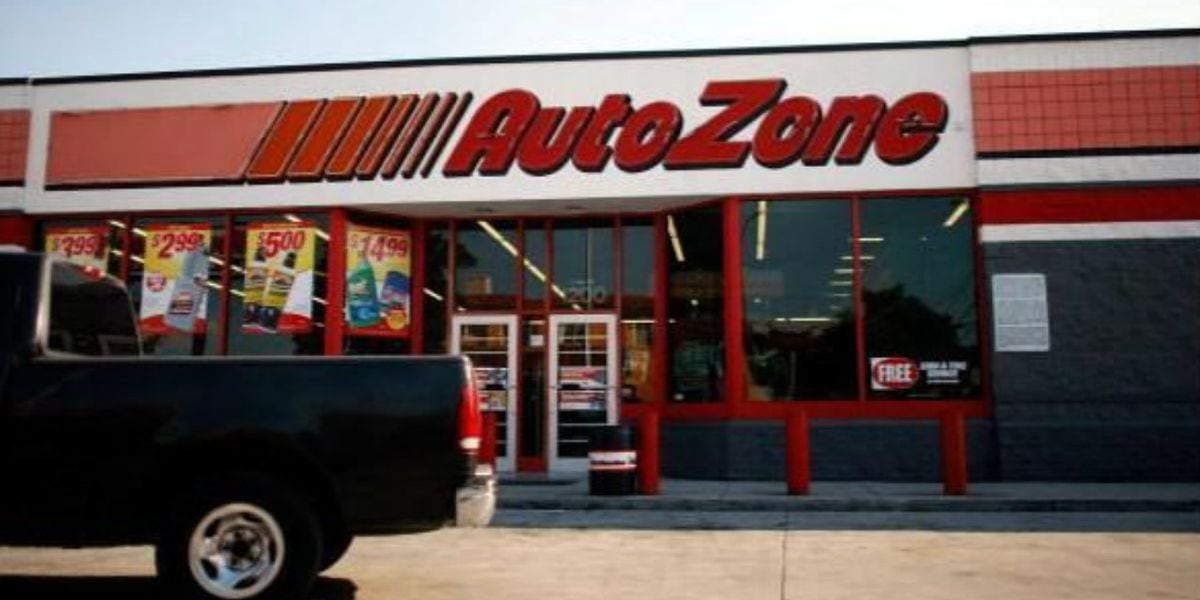 Customer Says Parking Lot Mechanic At Autozone Offered Disturbing