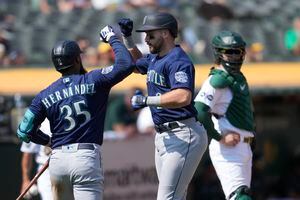 Díaz homers in 7th to break tie, Astros beat A's 5-2 - Seattle Sports