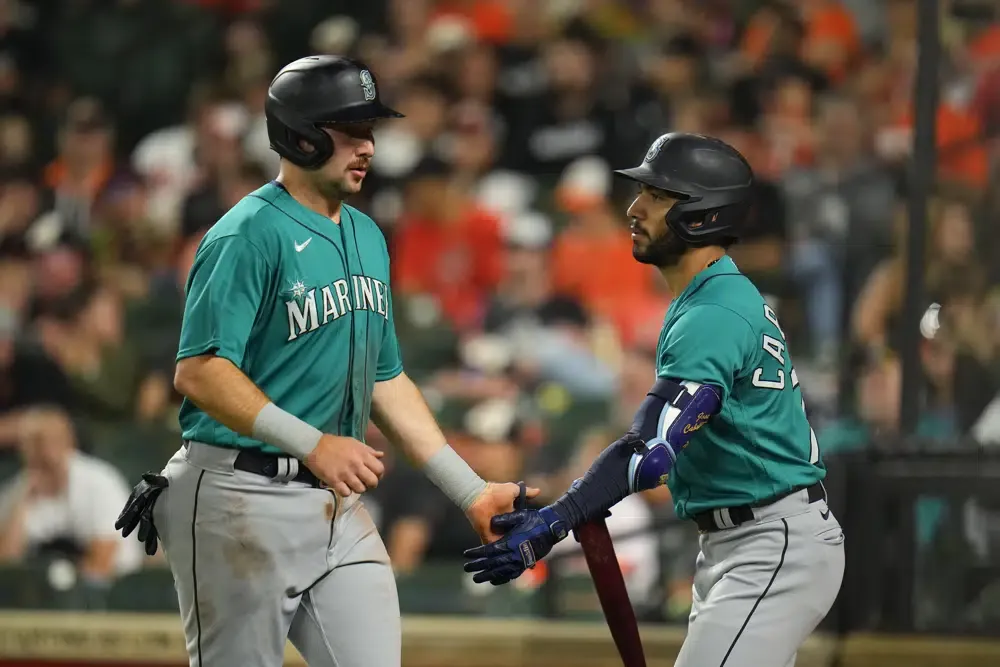 Mariners score 7 in 8th inning, pummel Orioles