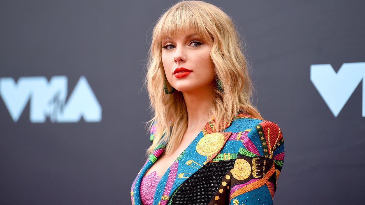 Top-selling NFL jerseys: Taylor Swift ties spike Travis Kelce's