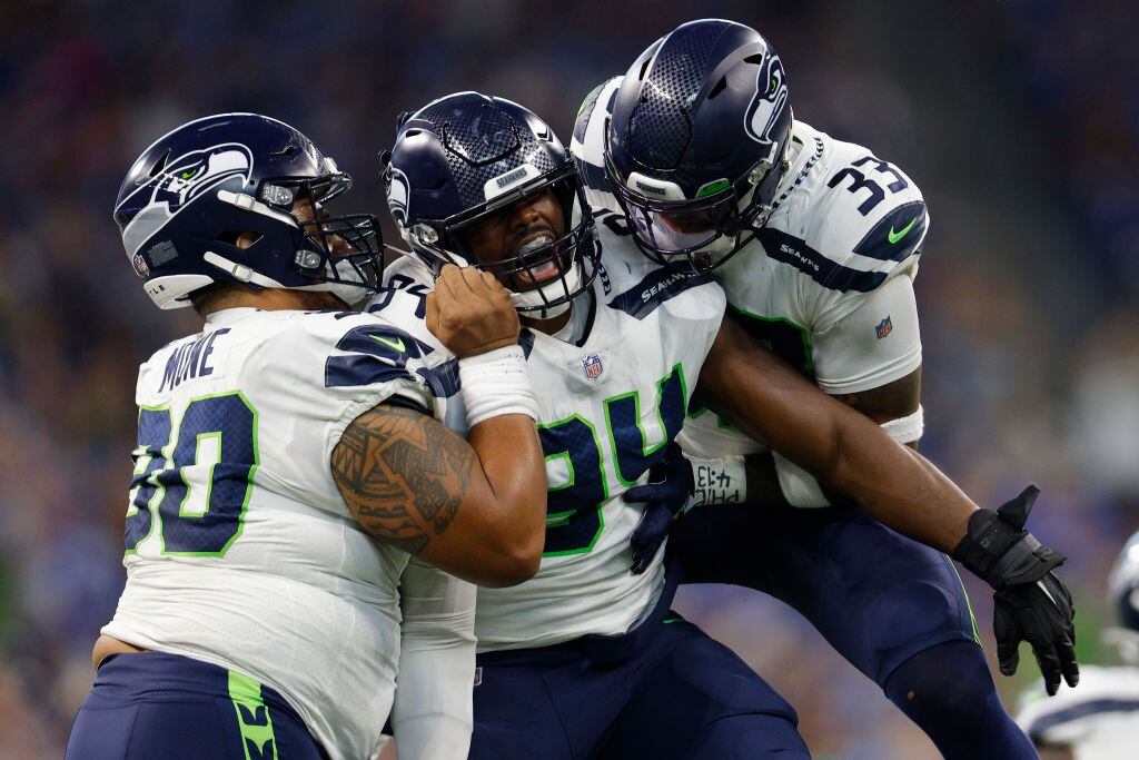 Efficient Wilson leads Seahawks past Colts in opener