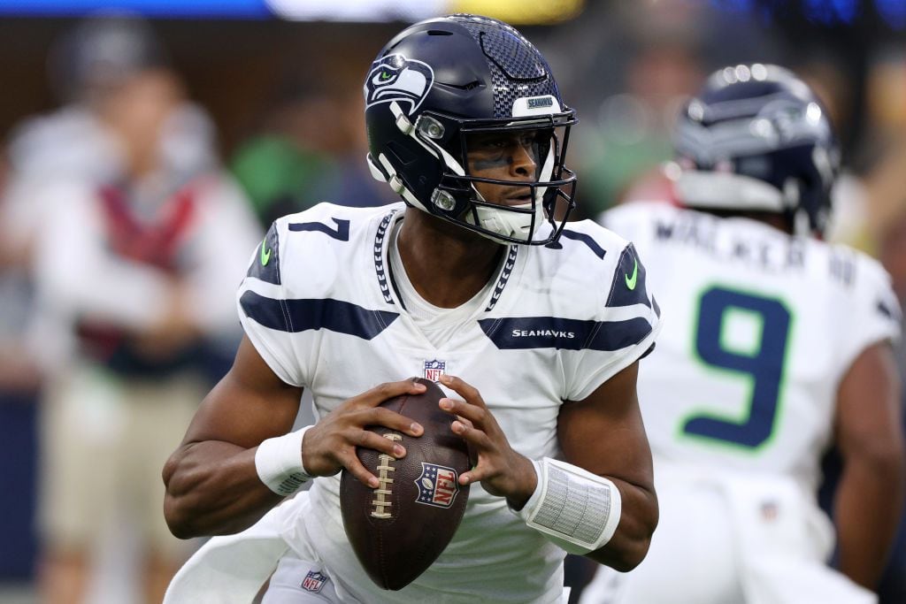 Geno Smith hits Metcalf for late TD, Seahawks top Rams 27-23 - The