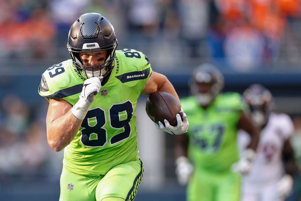 Seahawks survive Russell Wilson's return, top Broncos 17-16