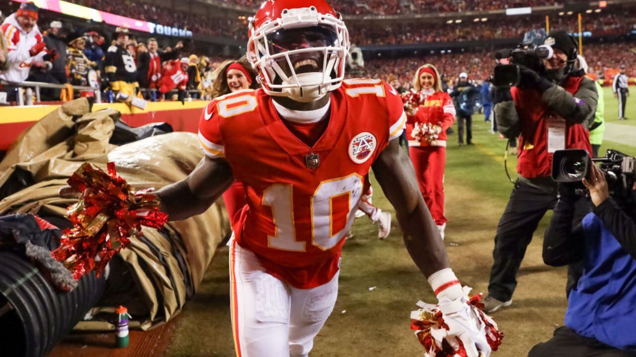 TSN on X: Tyreek Hill took the cheerleaders pom-poms after his TD 