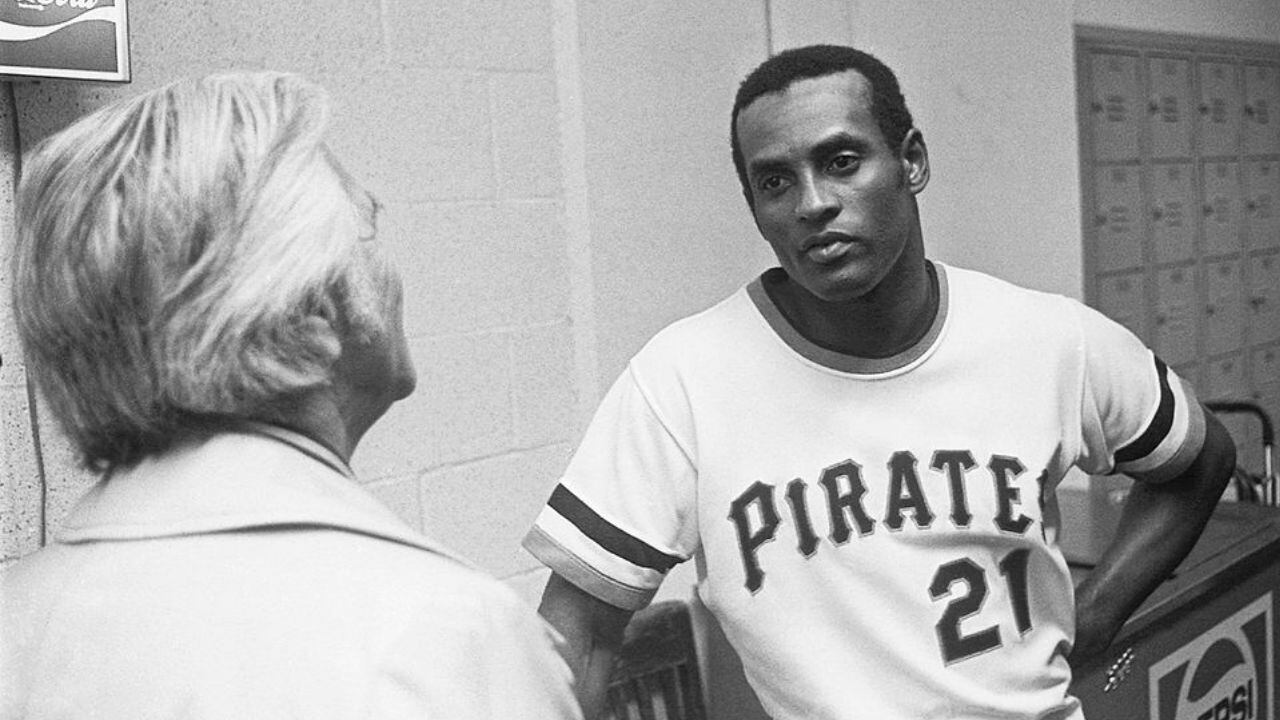 Roberto Clemente remains Latino legend 50 years after death - CBS