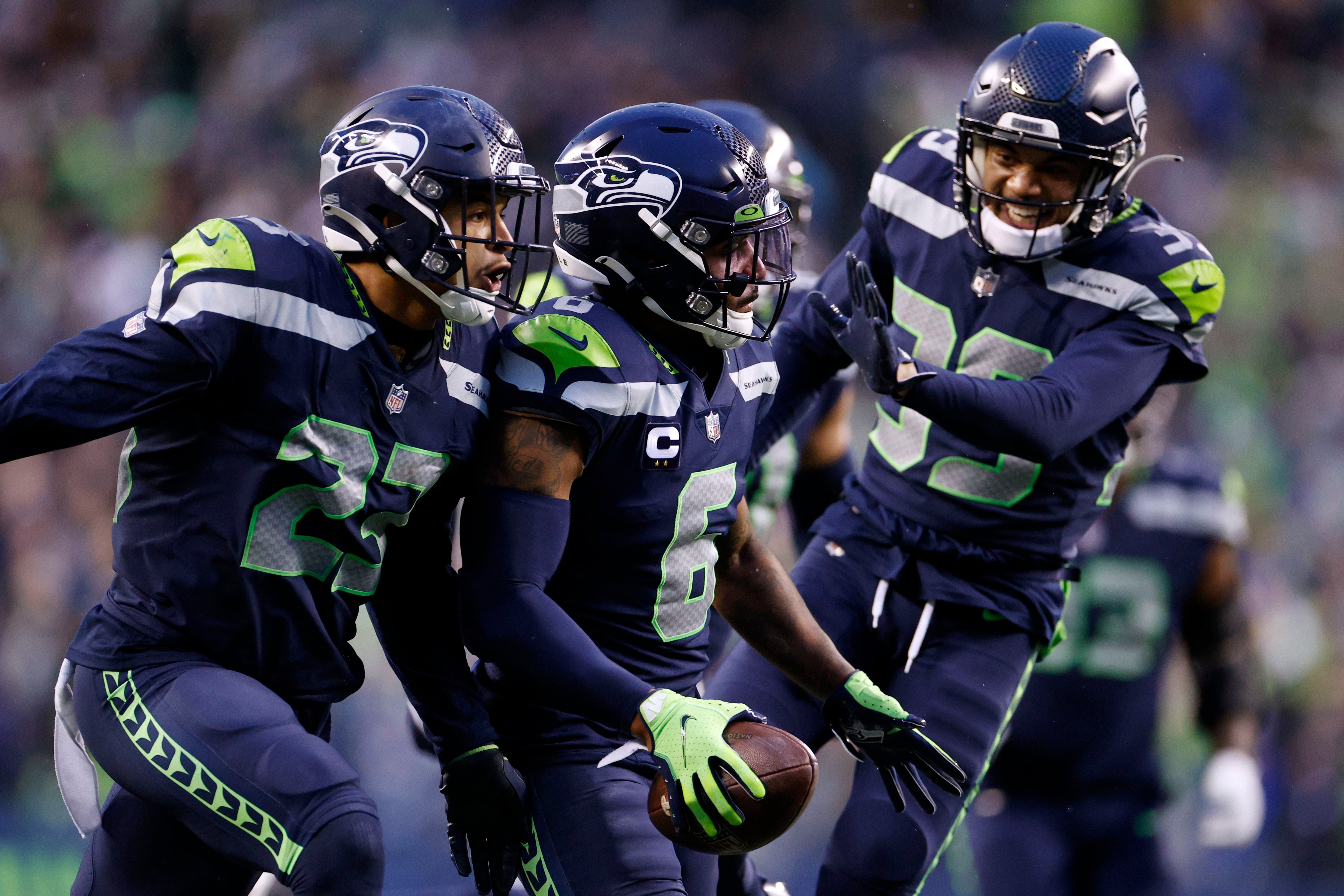 Seahawks keep postseason hopes alive, top Rams 19-16 in OT