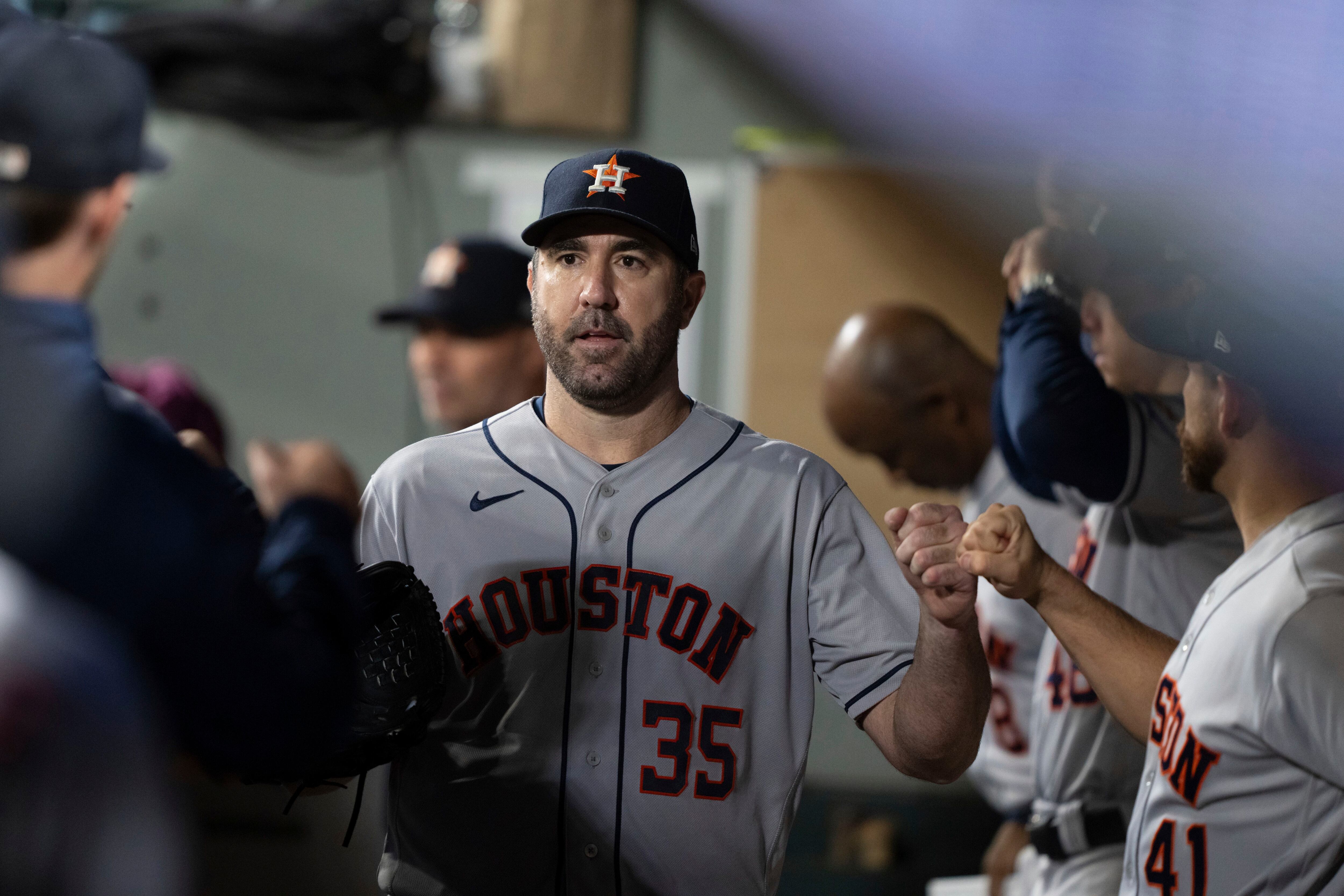 Astros top M's 5-1 to open key series in playoff race