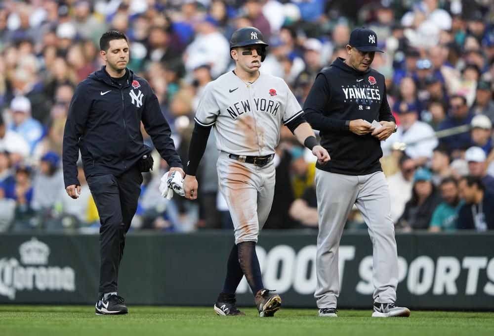 Yankees CF Harrison Bader leaves game vs. Mariners with tightness in right  hamstring