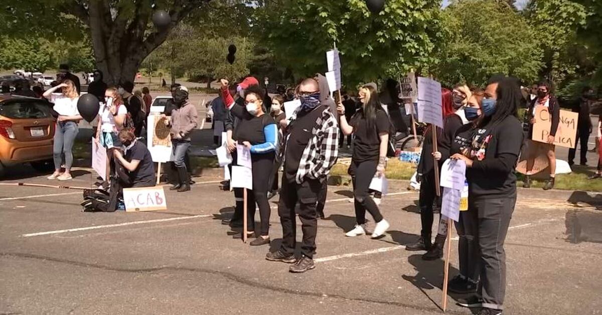 Peaceful protest held in Olympia Monday on heels of violent night