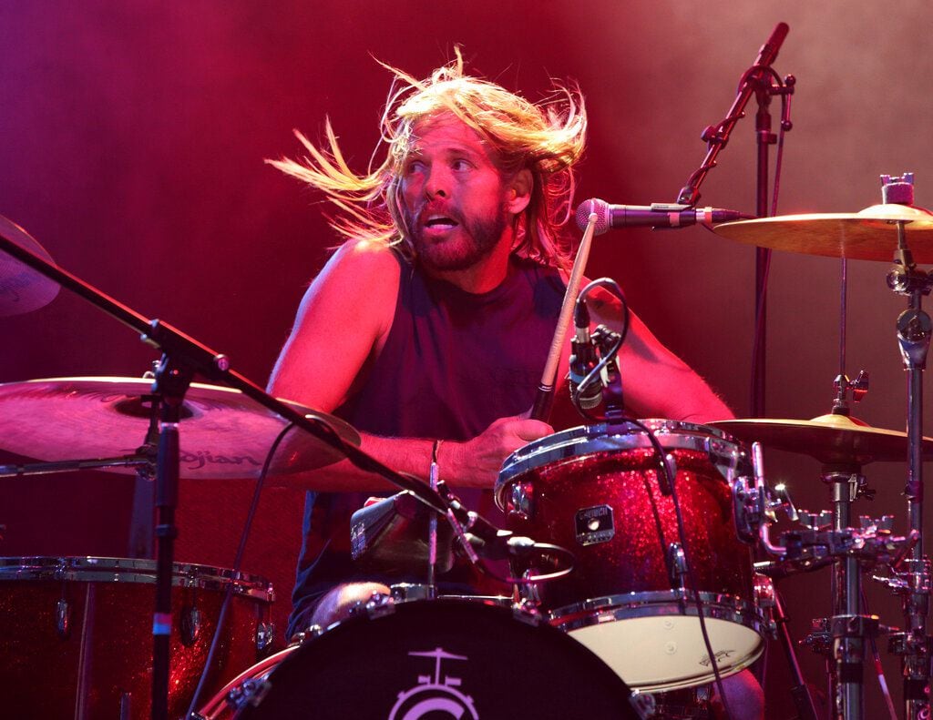 Taylor Hawkins death: Foo Fighters drummer had 10 drugs in his system,  Colombian officials say – KIRO 7 News Seattle