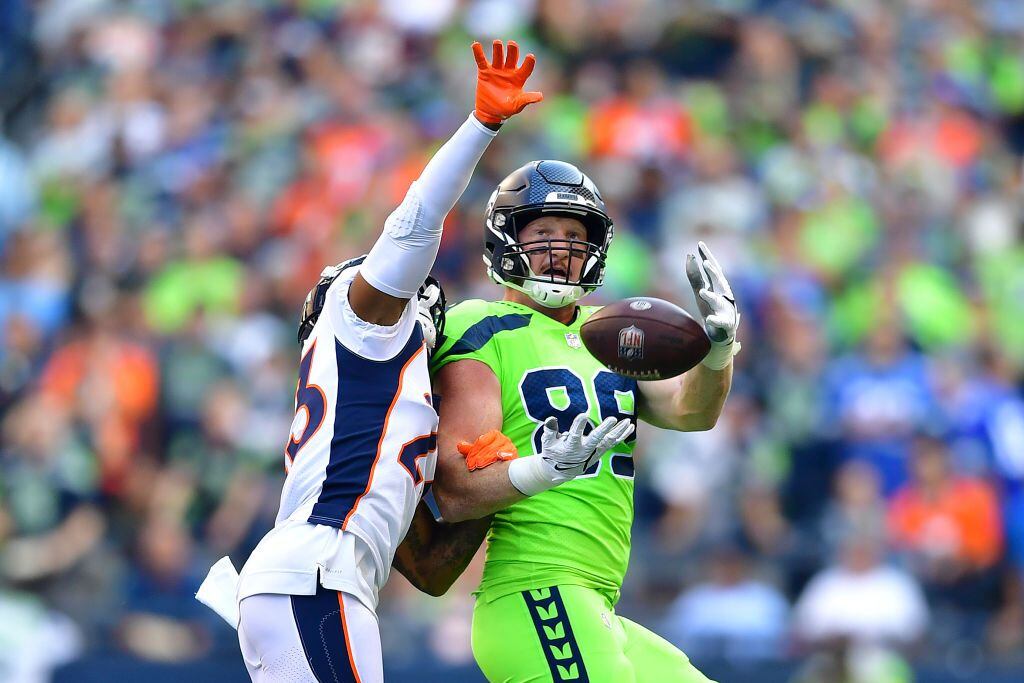 Seahawks survive Russell Wilson's return, top Broncos 17-16