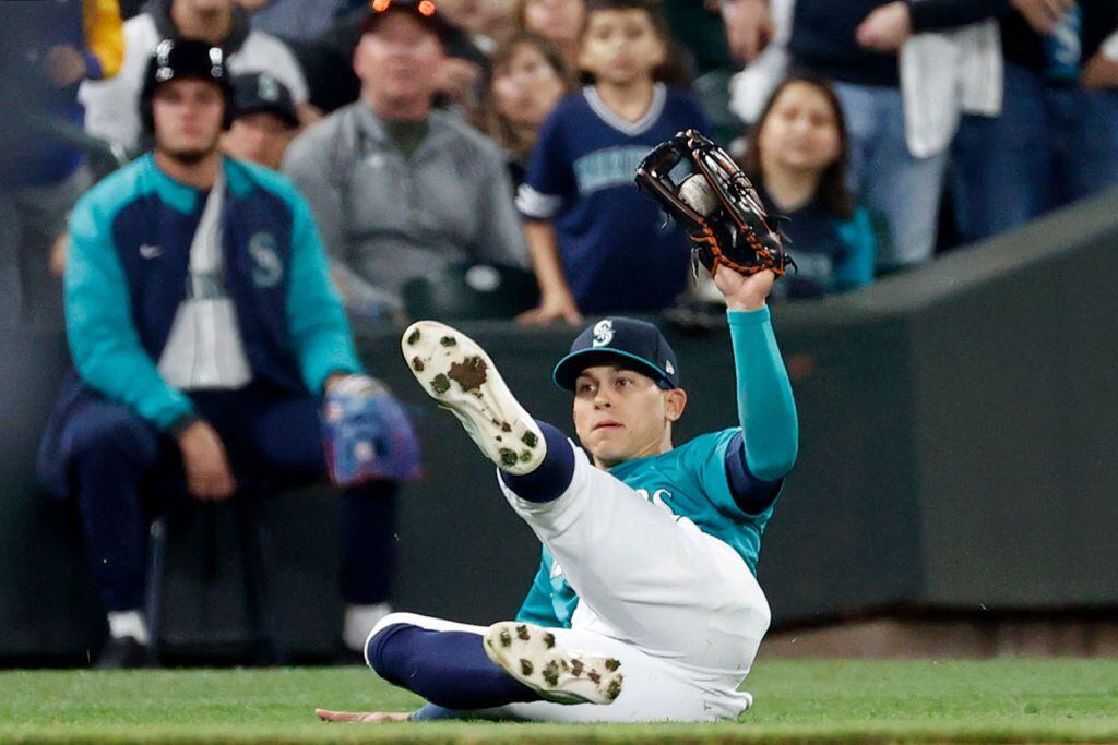 PHOTOS: Mariners clinch playoff spot after win over Athletics – KIRO 7 News  Seattle