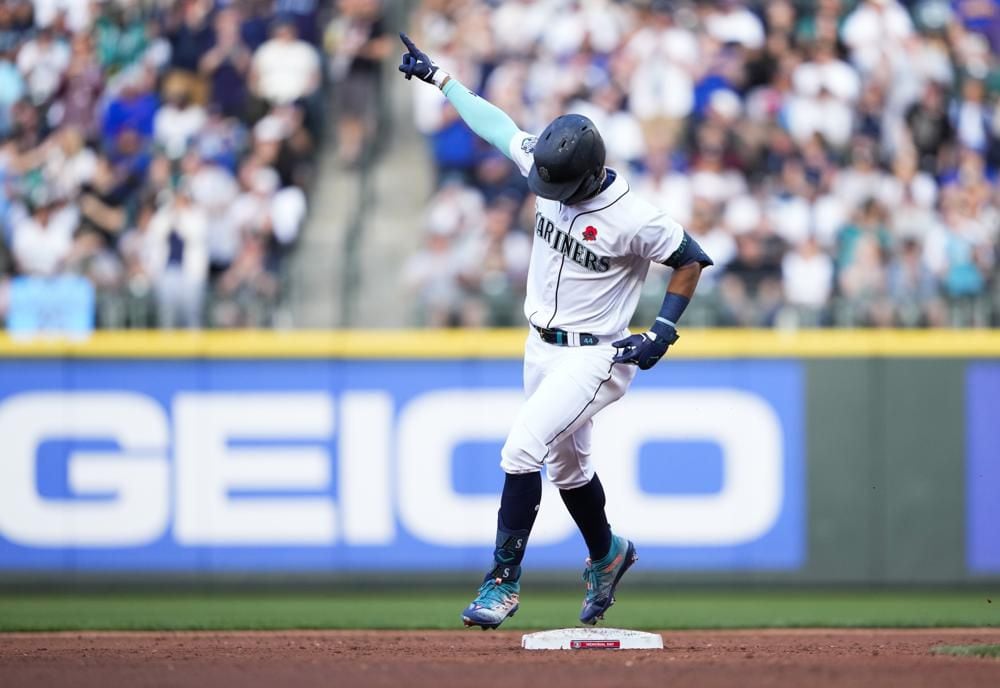 Judge hits 2 HRs, robs another as Yanks top Seattle Mariners 10-4 - Seattle  Sports