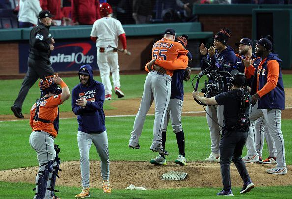 Houston Astros make baseball history with no-hitter - BBC News