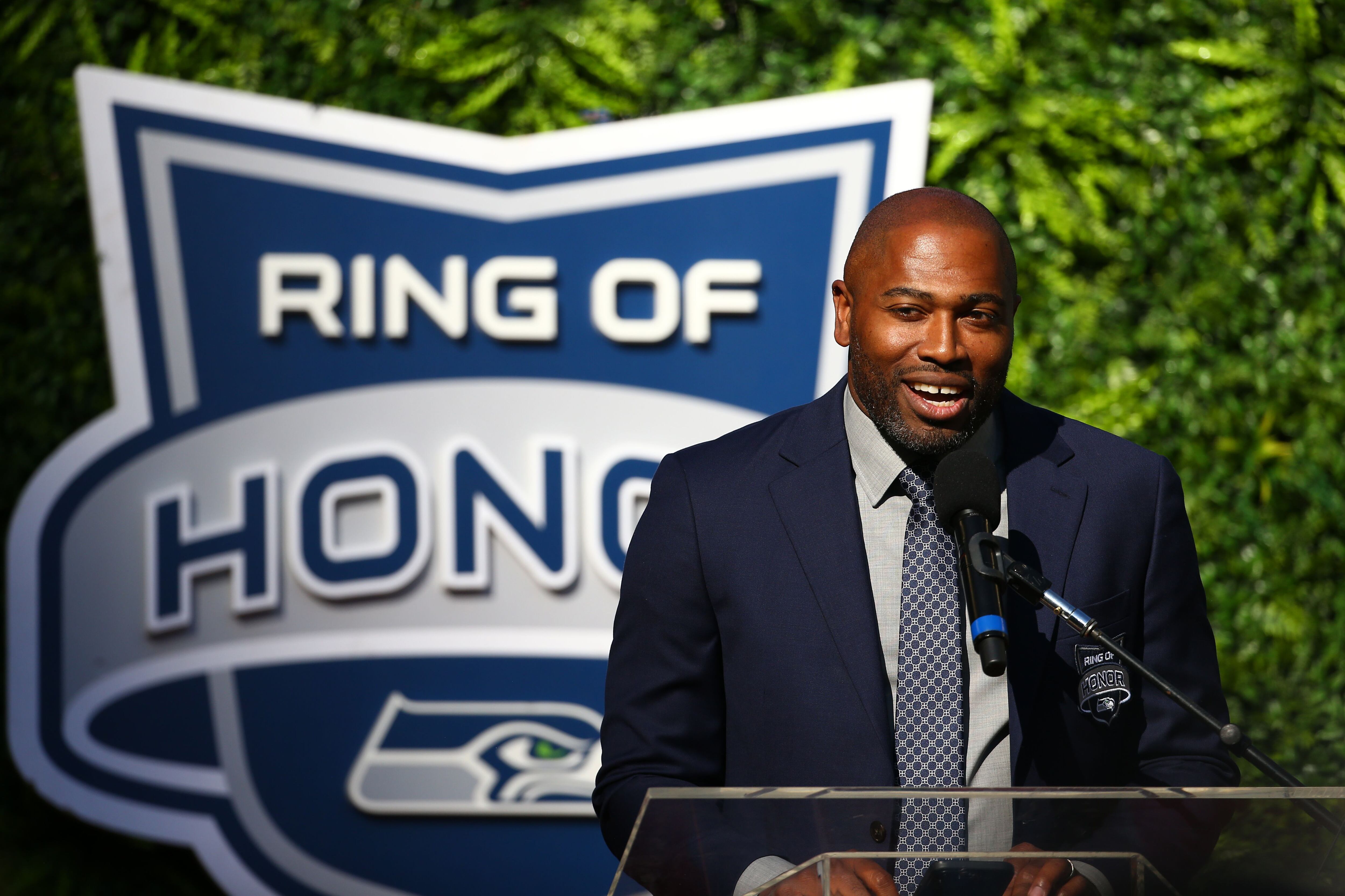 Shaun Alexander to be inducted into Seahawks' Ring of Honor