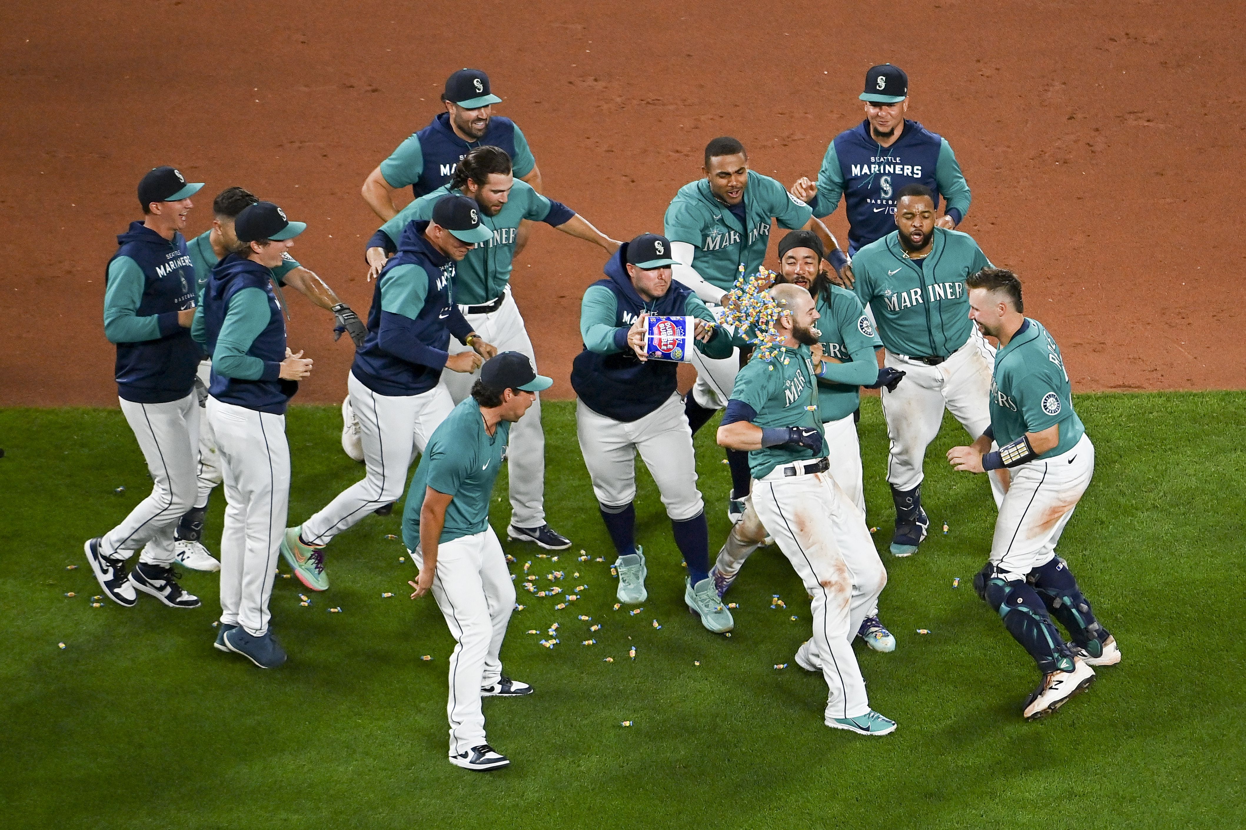 Mitch Haniger after walk-off hit, 08/26/2022