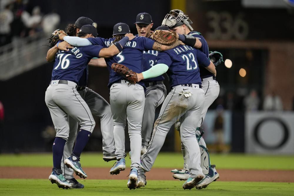 Mariners beat Rangers 4-1