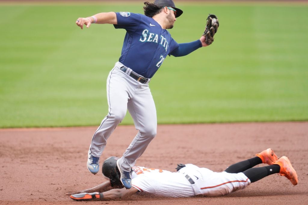 Cedric Mullins robs homer in 9th, goes deep in 10th as Orioles beat Mariners