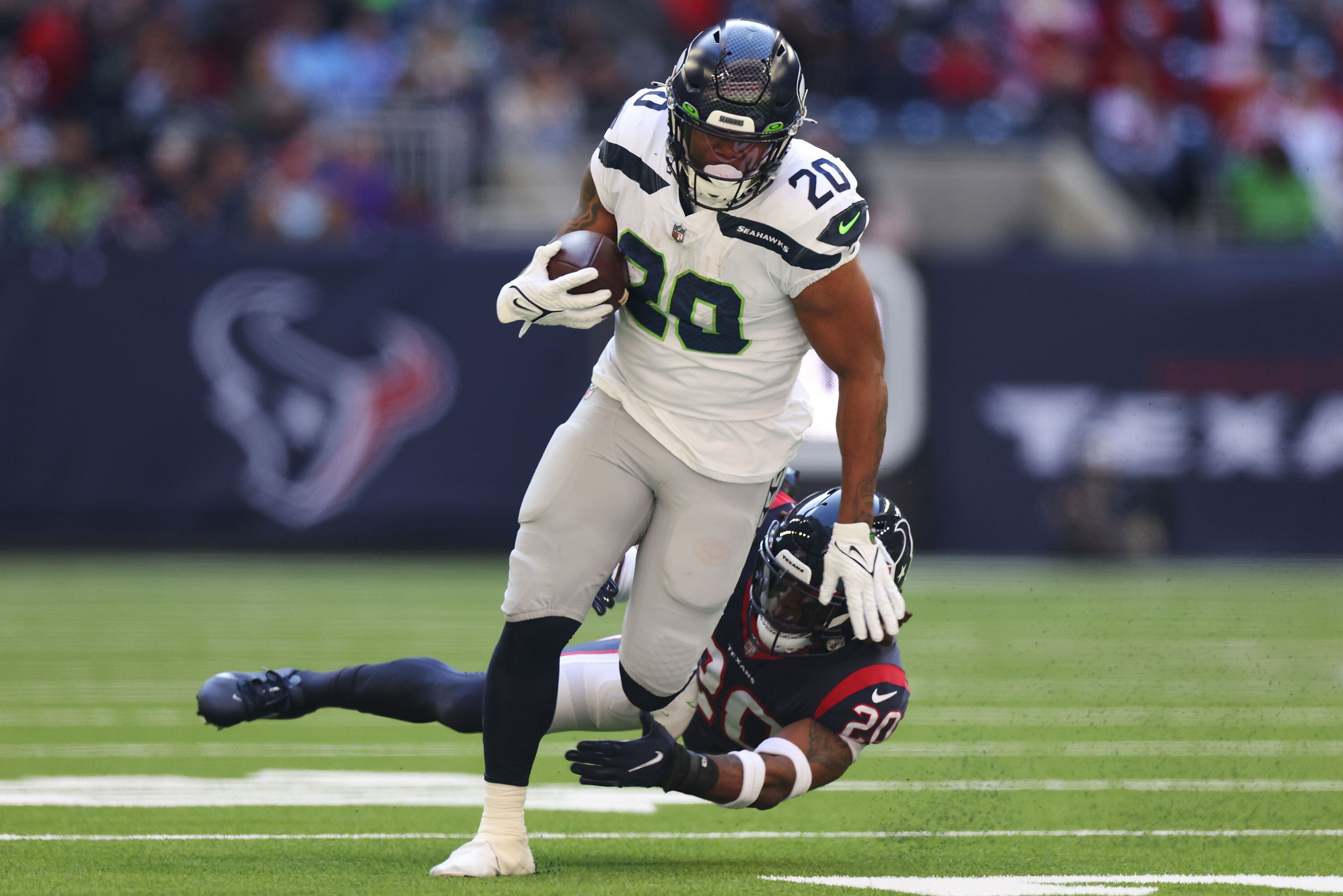 Wilson has 2 TD passes as Seahawks beat Texans